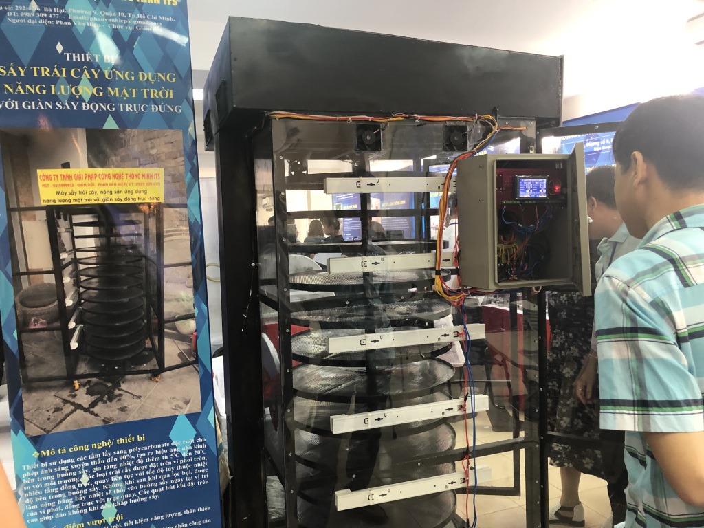 Giàn sấy động bằng năng lượng mặt trời “hút khách” tại Techmart 2019