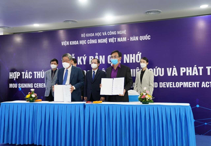 Viện Khoa học và Công nghệ Việt Nam - Hàn Quốc ký Biên bản ghi nhớ hợp tác thúc đẩy các hoạt động nghiên cứu khoa học và công nghệ