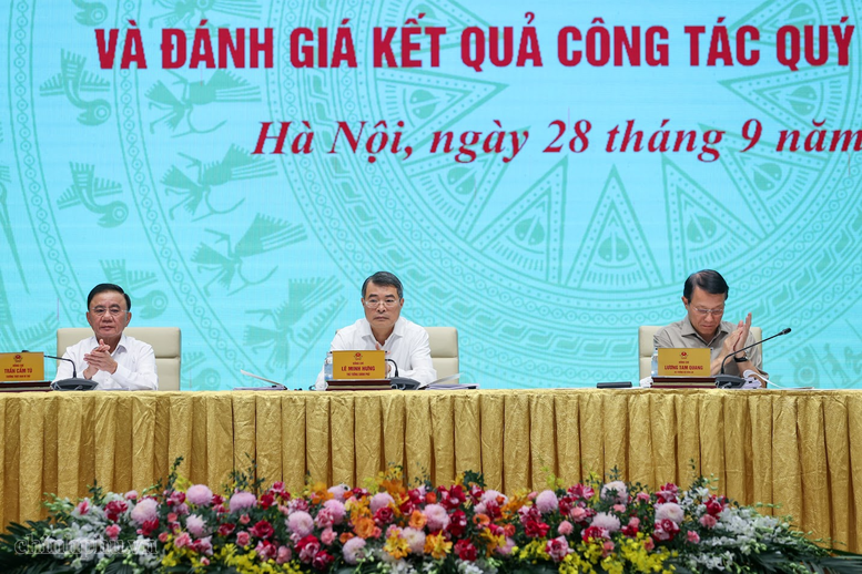 Thủ tướng: Khoa học công nghệ phải trở thành động lực chủ yếu, trực tiếp, đo đếm được bằng kết quả tăng trưởng